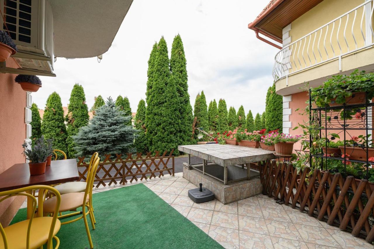 Art Eden Apartment Hajduszoboszlo Ngoại thất bức ảnh