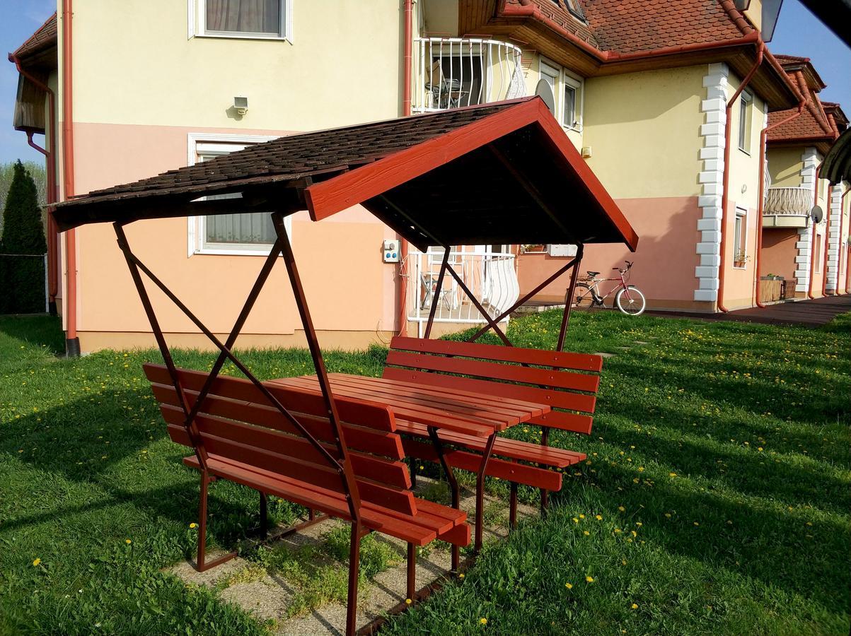 Art Eden Apartment Hajduszoboszlo Ngoại thất bức ảnh